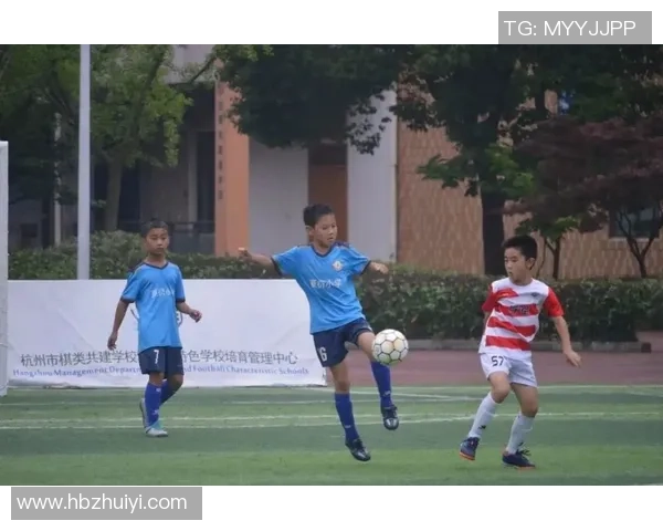 女生们的足球明星猜想大挑战谁能一眼识破真正的球场传奇