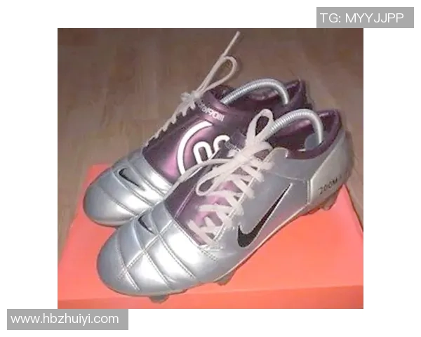 足球明星们的鞋底之旅揭秘从经典到创新的足坛传奇