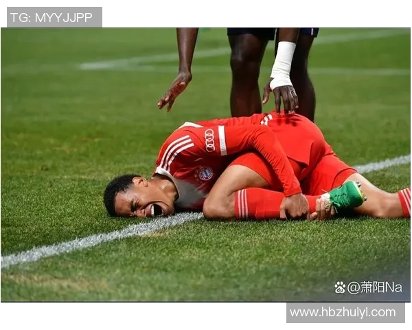 足球明星在比赛中意外被绊倒瞬间引发热议球迷纷纷讨论其表现与裁判判罚